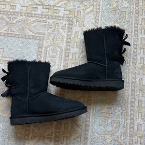 NWOT Ugg Bailey II Black Mini Boots - size 9